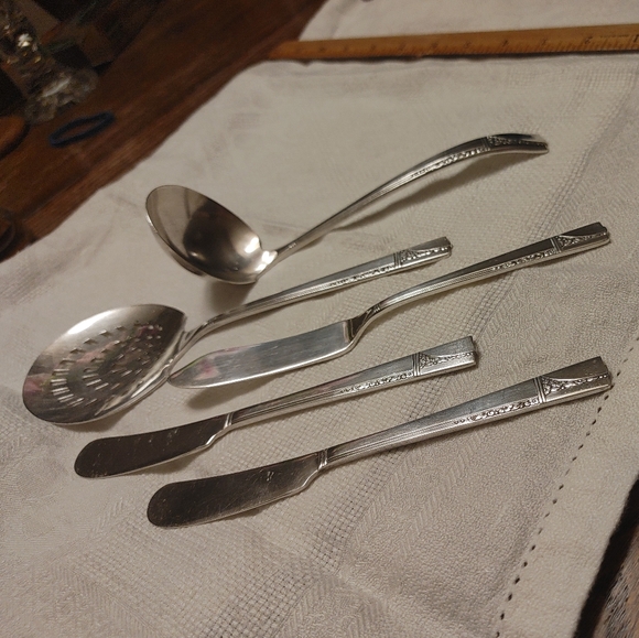 Nobility Caprice Silver Tomato Server, Gravy Ladle, Master Butter, 2 Butter - Picture 12 of 12